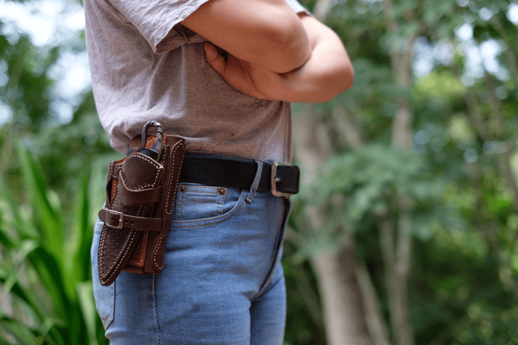 Woman wearing a belt holster for her knife
